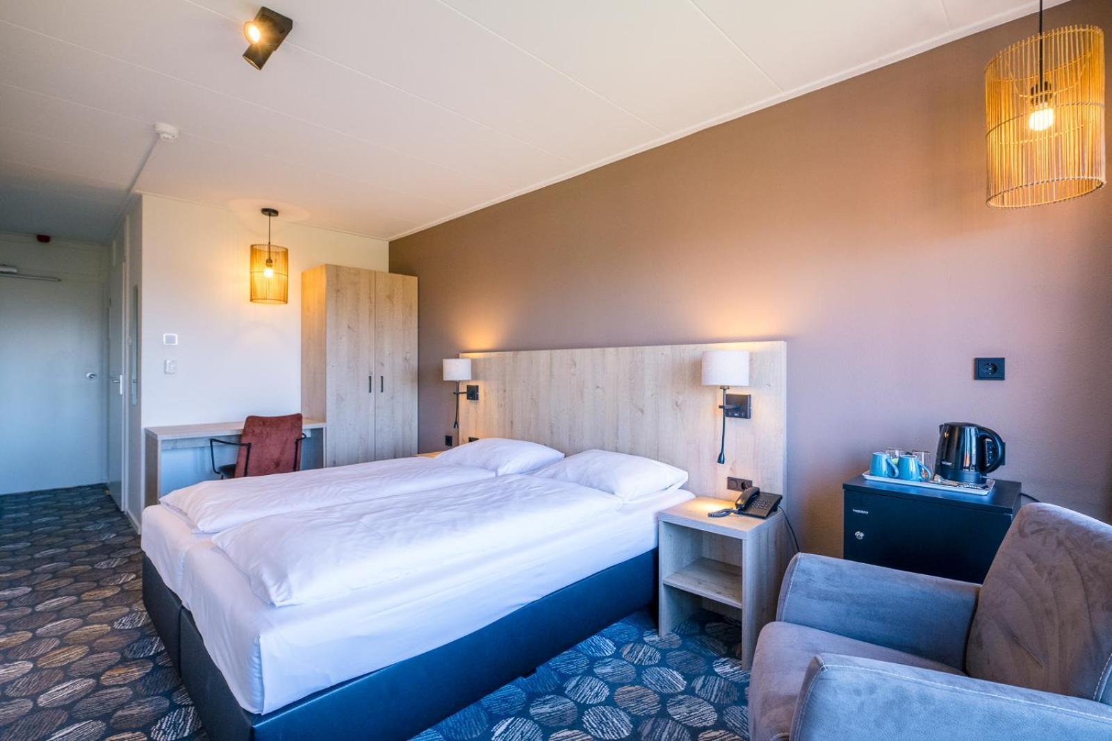 Hotel Hofker Нес Екстериор снимка
