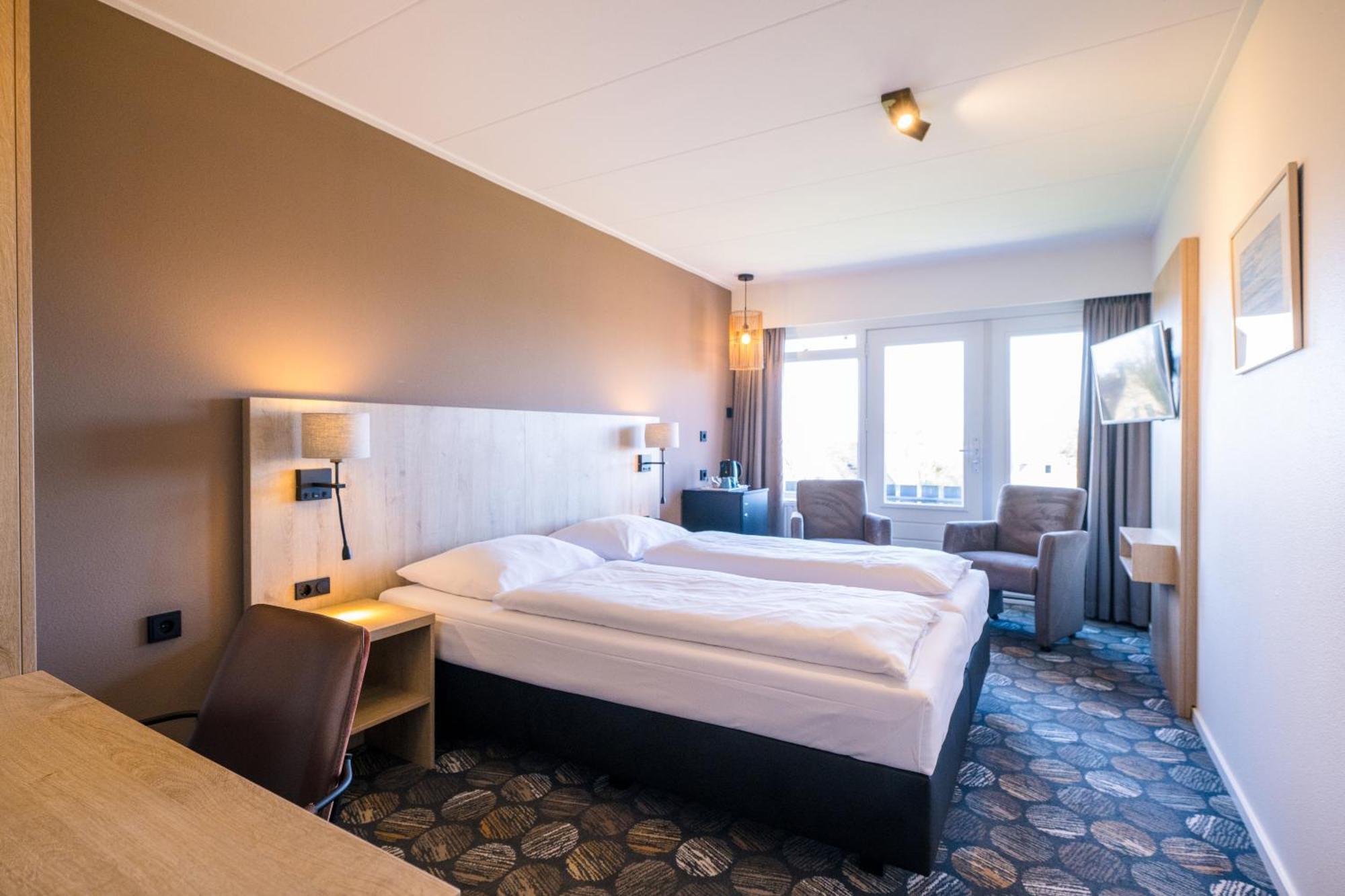 Hotel Hofker Нес Екстериор снимка