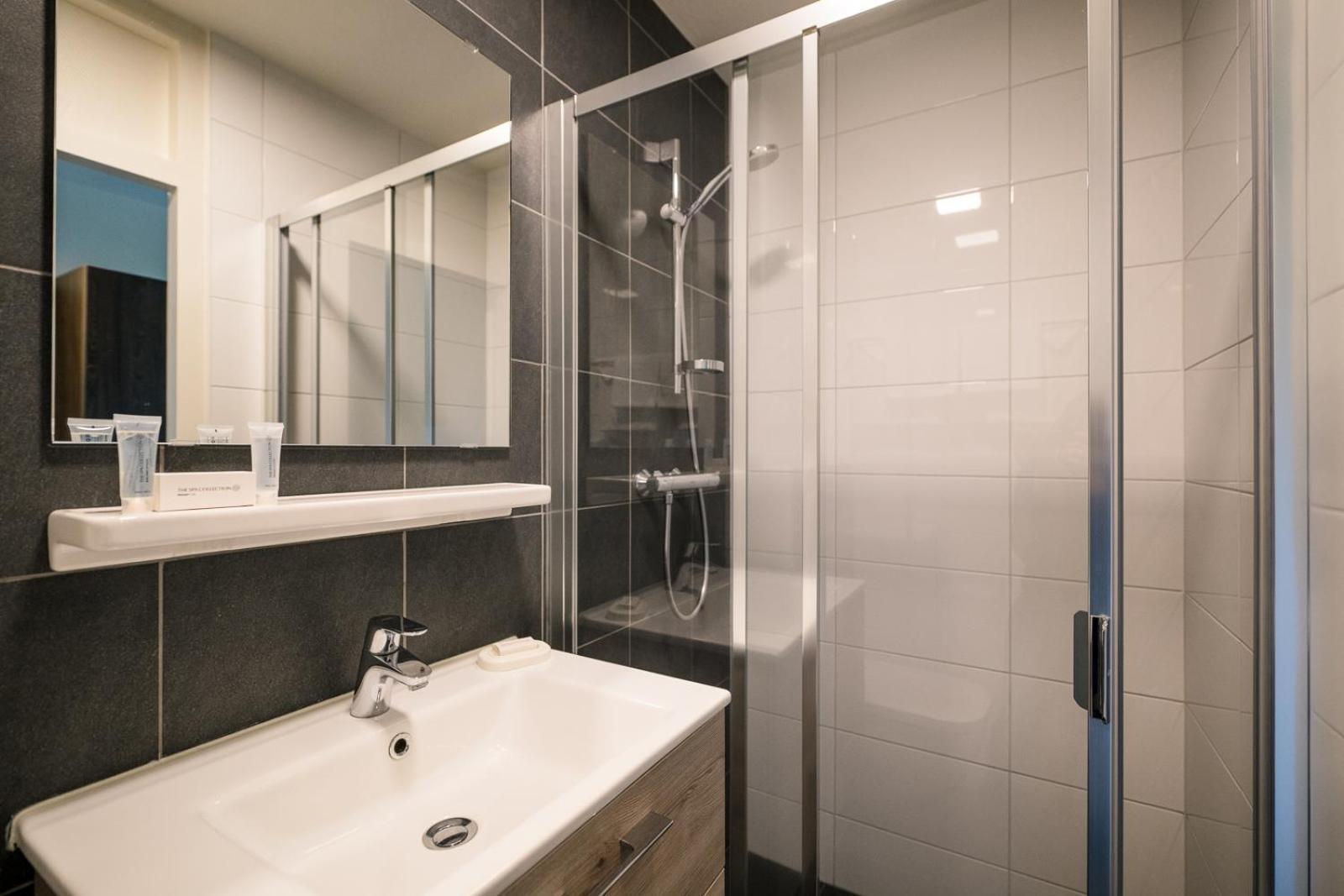 Hotel Hofker Нес Екстериор снимка
